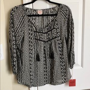 Black and gray patterned 3/4 sleeve blouse